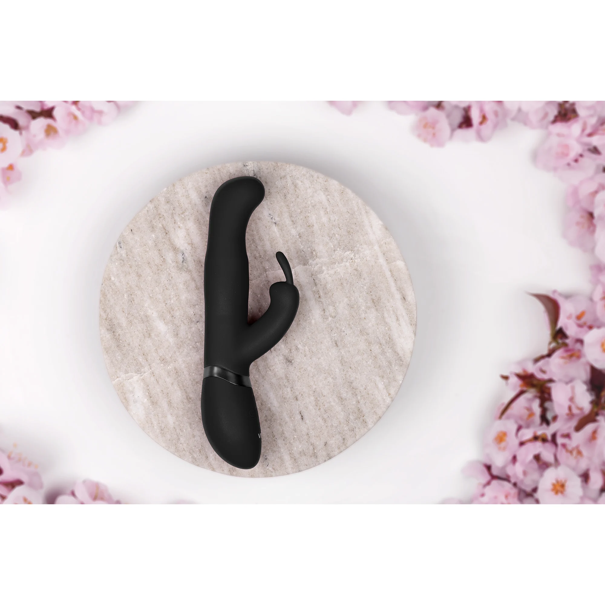 rabbit vibrator – draaibare kralen & duo stimulatie – zwart (Izara) VIVE by Shots - Afbeelding 6